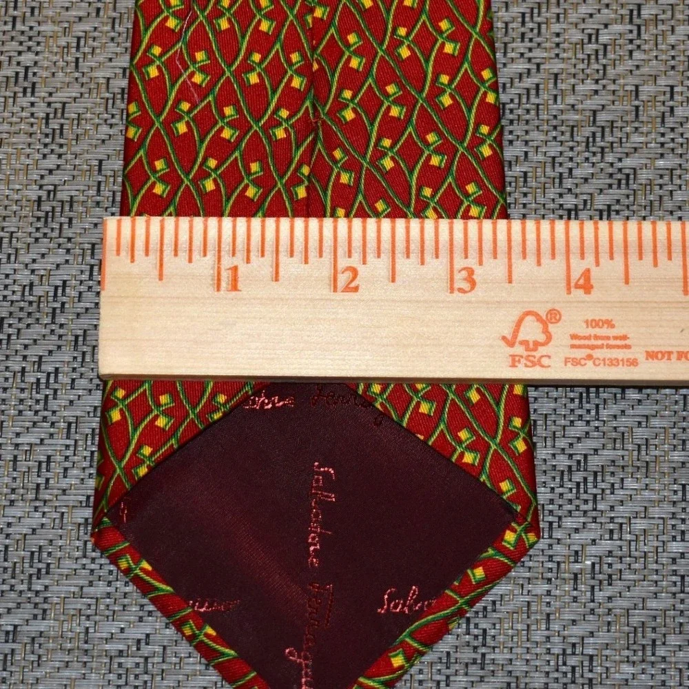 Salvatore Ferragamo Necktie Mens‎ Red Green Yellow Silk Geometric Made in Italy